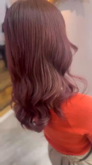 カットブリーチカラーしませんか♪
ピンクラベンダー可愛いですよ^_^
夏に向けてハイトーンやりたい方是非僕にお任せください 