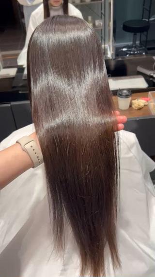 うるつや縮毛矯正
美容成分たっぷり入れながら施術するのでダメージレスྀི 