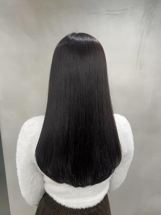 透明感のある暗髪カラー♡

︎︎︎︎︎︎︎就活や実習で暗髪にする必要がある方
︎︎︎︎︎︎︎暗髪でも透明感が欲しい方
︎︎︎︎︎︎︎色持ちをよくさせたい方
etc.… オススメのヘアカラーになります 