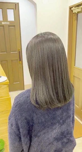 オリーブグレージュ

絶対ブリーチをしなくてはいけないということはないので
しっかりとご相談させていただきながら施術させていただいております

ダメージ少なく柔らかい質感の
#やわカラー がおすすめです♪

パツんと感を残しながら質感を柔らかく軽く仕上げているのでヘアアレンジも楽ちんです︎

乾かしてそのままスタイリングオイルを付けて仕上げもかわいいです

めんどくさがり、ズボラな方にもおすすめです♪

#オリーブグレージュ
#パツんとロング
#ローレイヤー
#パツんとカット 
#柔らか質感 
#コテ巻き仕上げ 
#そのまま仕上げ
#お客様style 