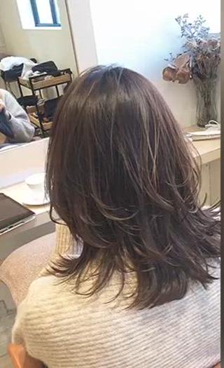 【はじめましての方へ】
・マンツーマンで施術させていただいておりますので責任を持ってデザインをさせていただきます。
・質感にこだわって施術をしますので
ケアの仕方やこれからの髪質を良くしていけることに配慮してお伝えさせていただきますのではじめての方も安心してお任せください。
・ブリーチしないお客様も大歓迎です。
絶対にブリーチをしなくてはいけないということはないので他方法での柔らかい雰囲気の
カラーもご提案させていただきます。

#グレージュ
#顔周りカット
#顔周りレイヤー
#レイヤーカット
#ハイレイヤー
#柔らか質感 
#コテ巻き仕上げ 
#お客様style 