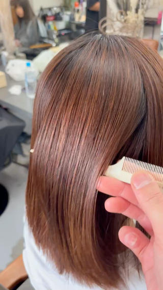 美髪ストレート️
7月大人気メニューです！ 