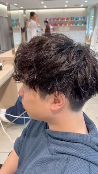 大人気シャドウパーマ
普段のセットを簡単に無造作感を作ることができます♪
スパイラルパーマにしたいけど強すぎるのは苦手な方にもおすすめのパーマです！

セットはオイルのみでも 