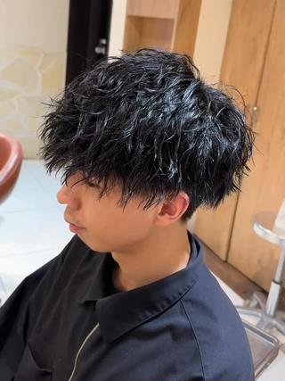 ショート パーマ メンズ 新宿メンズパーマ特化 メンズバレイヤージュのヘアスタイル