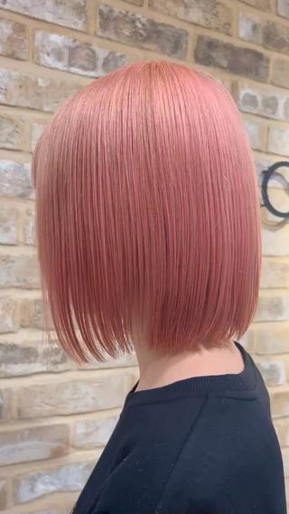 ぱつっとボブ×ペールピンク
ブリーチ2〜3回のハイトーンカラー