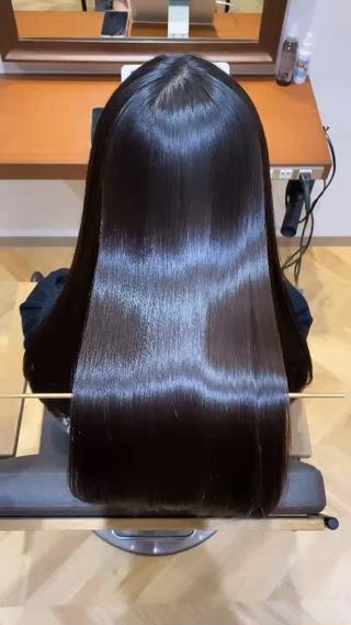 髪質改善 ダイヤモンドトリートメント️

エイジング毛の癖や広がり、ツヤ感や手触りの向上、パサつきなどの改善が期待出来ます️
pH4.5の弱酸性なので、髪に優しく他の酸熱トリートメントと比べて収斂しにくいトリートメントです
ブリーチ毛でも効果が期待出来ます◎ 