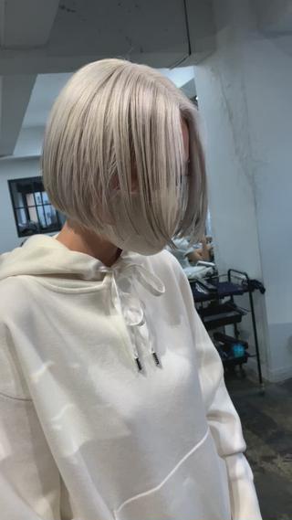 ホワイトカラーを極力ダメージを抑えて作りませんか？？
他のお色のカラーもご相談お待ちしております 