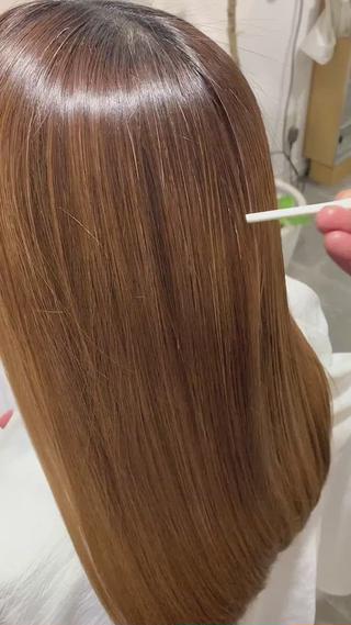 広がり、パヤパヤを撃退!
ガッツリくせ毛でなくてもストレートにしても大丈夫です。
朝が楽チンらしいです!
乾かすだけでまとまるのが嬉しい♪
オージュアトリートメントで
しっかりケアも忘れずに
くせ毛には アクアヴィア!