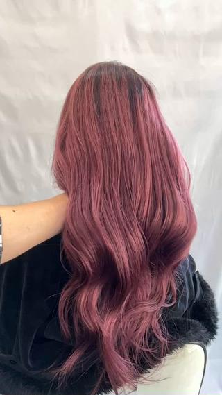 ピンク強めのシャドウルーツで色落ちまでオシャレに 