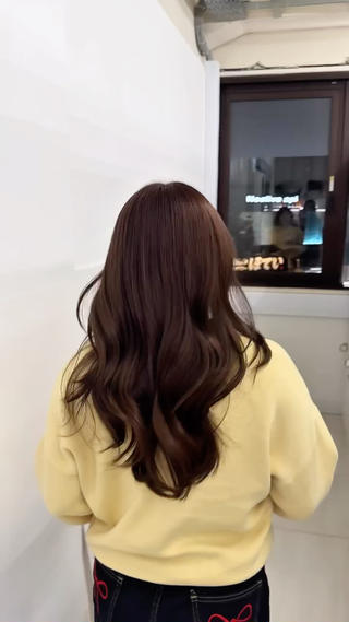 ロング カラー レイヤーカット🪽 𝐼𝐾𝑈𝑀𝐼のヘアスタイル