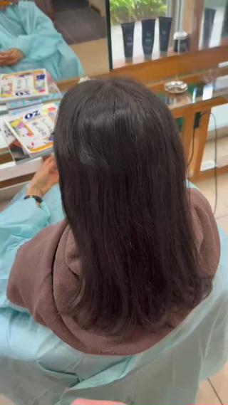 梅雨でお悩みの癖毛を縮毛矯正で
ストレートにしつつサラサラツヤツヤにさせていただきました！




#縮毛矯正 