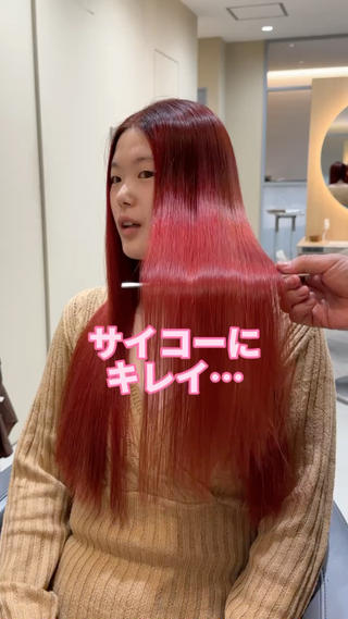 #髪質改善　だけではツヤは生まれない
画像の仕上げは手で乾かしただけ
→ケアを続ければ半永久的にこのままです

保存してカウンセリングにご利用ください
と言いたいところですが…対応できるサロン、美容師が限られる大変希少な技術です。

こんな方にオススメ
髪質改善を続けてきたが効果を感じられない
毎日ツヤを持続させたい
人から艶髪を褒められたい
雨の日でもサラサラの艶髪になりたい
ストレートにしたいけどダメージはしたくない
真っ直ぐすぎず柔らかいストレートにしたい
表面のパサツキを抑えたい
ブリーチによるダメージ感を修正したい
枝毛や広がる癖を直したい
朝のアイロンの時間をなるべく0にしたい
強い癖を伸ばしたい

世の中の「髪質改善」というフレーズに
騙されないで

年間50カ所1500名以上の美容師へセミナーを行い
年間1000名以上を施術してきた経験により
責任を持って担当させて頂きます

プレミアムストレートは
ほとんどの美容師が「出来ない」
どころかちゃんとした理論を知らない技術です

簡単に言えば『#縮毛矯正　の超進化版』
といってもガラケーとスマホくらい
飛躍的に進化をとげた技術です

次の日から結んでも、巻いても大丈夫

髪のツヤのメカニズム…
要因は大きく分けて2つ

ツヤは『光の反射』です。
光が正反射すればツヤは生まれるし
乱反射すればツヤにはならない
つまり光を反射させる『形状』が必要
髪質改善ではクセは伸びません

髪の表面の『キューティクル』と
内部の『コルテックス』どちらのコンディションも
同時に整えていくことで1本1本のツヤが生まれます
従来の縮毛矯正ではコンディションを
悪化させてしまいます

『髪質改善』ではクセは伸びず
『縮毛矯正』ではコンディションは悪化する

その２つのデメリットをどちらも解決させた技術が
『ツダ式プレミアムストレート』です

メーカーによる「不都合な真実」もあり、こんなに素晴らしい技術が世に出回っておりません

︎ツダ式プレミアム施術料金（指名込・ロング料金なし）

【ツダ式プレミアムストレート】3h ¥29800
（髪質改善縮毛矯正）

【ツダ式プレミアムストレート極】4h ¥39800
（ハイダメージ対応髪質改善縮毛矯正）

【ツダ式プレミアム髪質改善エステ】1h30 ¥15000
（ストレート専用髪質改善トリートメント）

【ストレート専用髪質改善ツヤカラー】＋1h¥7000
（ストレート・トリートメントメニュー同時施術限定）

【ストレート対応ツヤCUT】　＋30min ¥5500
（ストレート・トリートメントメニュー同時施術限

STEP1
薬剤や物理的なダメージにより
削られてしまったタンパク質を6種類の
内部補給トリートメントを施術で内部に定着させ『髪を太らせ』ます

STEP2
バージン毛からブリーチ毛までのダメージ値
広がる癖からウネリのあるウェーブ毛までの
癖の強さに合わせて薬剤を選定
髪に安定した効果を与えるPH値まで（アルカリ〜中性〜弱酸性）
独自の配合で調整することで
髪の負担を0に
近づけていきます

さらに薬剤に配合された酸化合物の反応により
架橋効果を起こし髪のハリと強度を復活させます

STEP3
適切な中間処理トリートメント処理後
ストレートアイロン施術を行います
この際に髪に合わせた熱処理と形状をつくるための
最も技術力の差が出る工程になります

STEP4
形状とツヤを定着させる工程に入ります
この際に保湿・コーティングを行うだけでなく
髪の内部に残留しがちな成分を全て処理
施術後日のダメージを予防します

完璧なツヤ髪を作るためには
長さのチェンジでなくとも出来るだけカットも
同時に施術をお勧めしています

ストレートヘアに合わせて毛先の厚みをつくり
過剰な削ぎや切れ毛によるパサツキをおさえる
トリミング、枝毛カットを施していきます

もちろんスタイルチェンジでも長さに合わせた
毛先の丸みを作っていけるので
バッサリと切る場合でも大丈夫

『誰にでも出来る技術ではありません』

#トリートメント　
#酸性ストレート　
#美容師　#艶髪　
#ツヤ髪　#美髪　
#髪質改善ストレート　
#髪質改善縮毛矯正　#酸性縮毛矯正　
#酸熱トリートメント　
#髪質改善トリートメント　
#縮毛矯正 