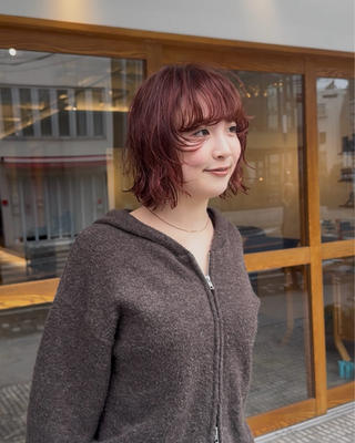 ショート カラー パーマ 上米良 麻衣のヘアスタイル