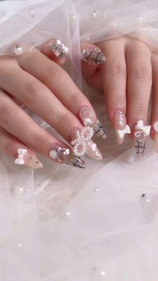 ネイル 廣瀬 春奈のネイルデザイン