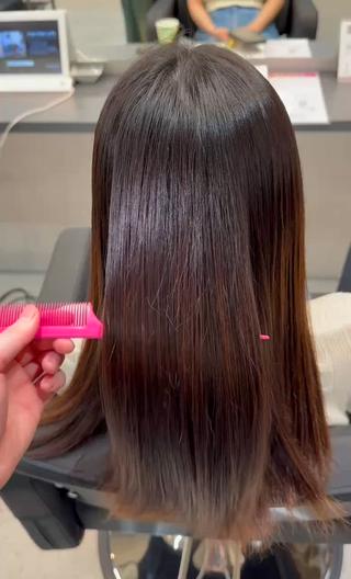 忙しい朝の味方,縮毛矯正
ダメージレスで艶のあるサラサラhairへ 