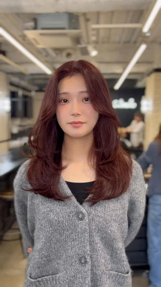 ロング カラー 🌟小顔レイヤー× 赤み消し透明感カラーのヘアスタイル