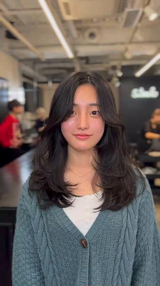 ロング カラー 🌟小顔レイヤー× 赤み消し透明感カラーのヘアスタイル