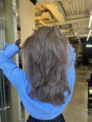 セミロング カラー 🌟小顔レイヤー× 赤み消し透明感カラーのヘアスタイル