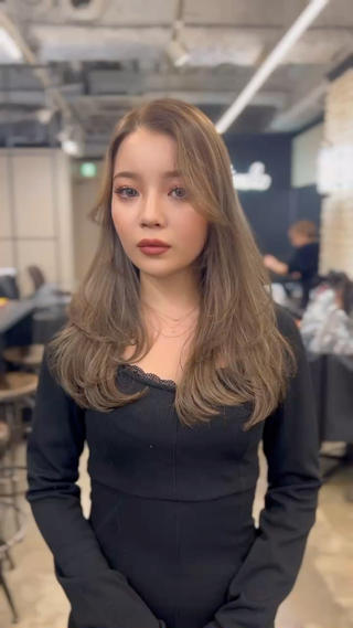 ロング カラー 🌟小顔レイヤー× 赤み消し透明感カラーのヘアスタイル