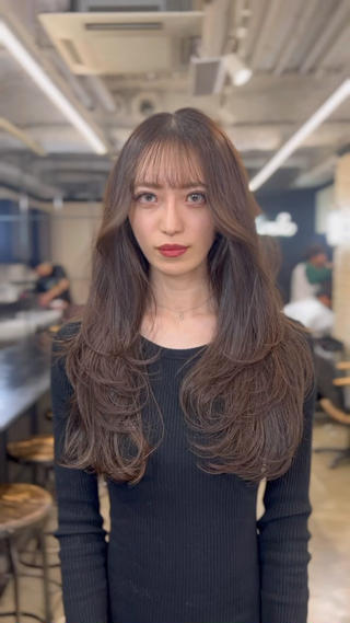 ロング カラー 🌟小顔レイヤー× 赤み消し透明感カラーのヘアスタイル