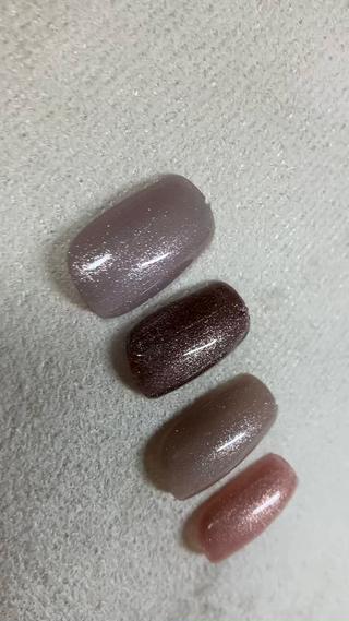 混乱される方が多いのでご確認です
ワンカラーのコースでマグネットジェルを選んでいただいた際、マグネットジェルは、磁石で動かして立体感を出すとアート扱いになりますので、磁石操作なし(細かいラメの状態)のワンカラーの仕上がりとなります事ご了承ください
仕上がりイメージこんな感じの輝き方になります