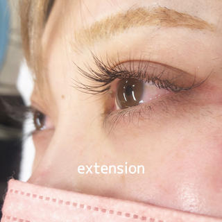 ラッシュアディクトでマツ育中のお客様
自まつ毛が超ロング
13ミリのJカール をつけても自まつ毛と長さ変わらない程
美容液恐るべし