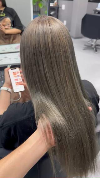 ブリーチ履歴のカーキベージュ9レベル
高濃度水素カラーでダメージ軽減 