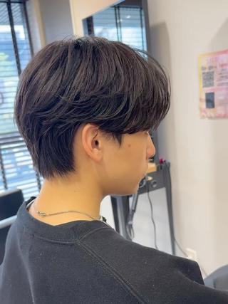 カットとニュアンスパーマで人気の毛流れセンターパート！ 