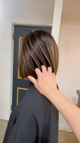 アンブレラカラーボブ

︎ボブに立体感がほしい
︎派手すぎるハイライトは苦手
︎伸びてもプリンが気になりにくい

そんな方におすすめです。

30代からの
「さりげないおしゃれカラー」
保存してカウンセリングで
お使いください

#ボブスタイル
#アンブレラカラー 
#ナチュラルハイライト
#大人ハイライト
#30代ヘア 