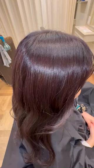 室内では黒ぽく
太陽光では紫  のお色味 