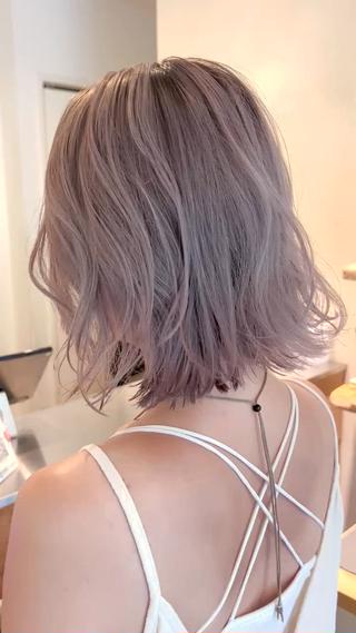 ブリーチ合計2回（当日にしたのは1回）からのシャドールーツ。
プリンが気になる人にはオススメ。今回は筋感は少なめ。 