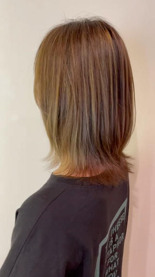 カット＋ハイライト️
ハイライトに小麦粉カラーでミルクティーベージュに️ 