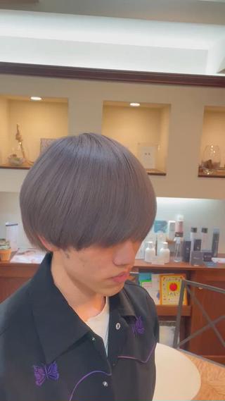 ブリーチ2回以降からハイトーン寄りのグレー
メンズは仕事が始まるとハイトーンできなくなることが多いので学生さん是非お待ちしております!