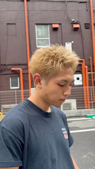 スパイキーショート×ハイトーン
初めてでも挑戦しやすいベージュ系カラー