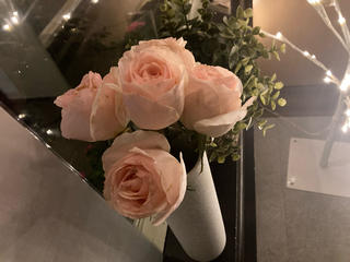 エステのタッピング
気持ちよく、お顔が引き締まります!