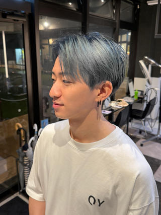 根本深めのブルーのルーツカラー
塩基性mix
#ルーツカラー
#ブルーカラー
#メンズグラデーション
#メンズハイトーン
#ホワイトカラー