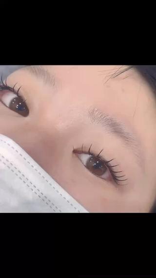 まつ毛エクステ
フラットラッシュ 120本
目頭のみC10mm＋全体C11mm
束感仕上げ 