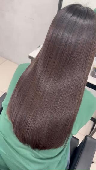 美髪矯正をかけると毛先まで艶々になります
毛髪テストをしてから薬の選定をするのでお客様１人１人に合った薬剤を使用しています！ 