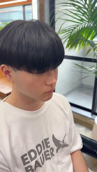 名駅のメンズサロンLond GULLMANです！ カッコよくなりたい方、おしゃれに決めたい方、垢抜けたいなど様々なご要望にお応え致します！ ガルマンはメンズを極めてきた精鋭揃いのメンバーです！ 必ずカッコよくなります。是非一度、肌で体感しにいらして下さい。髪型だけで人生変わります。  皆様のご来店心よりお待ちしております。  Lond GULLMAN アシスタント　酒井翔太 