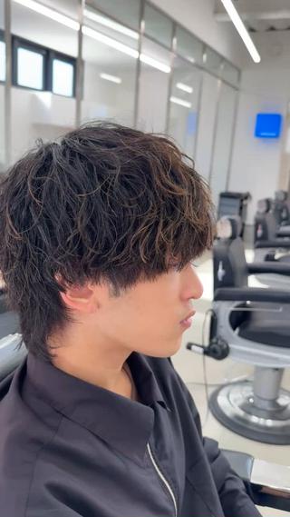 名駅のメンズサロンLond GULLMANです！ カッコよくなりたい方、おしゃれに決めたい方、垢抜けたいなど様々なご要望にお応え致します！ ガルマンはメンズを極めてきた精鋭揃いのメンバーです！ 必ずカッコよくなります。是非一度、肌で体感しにいらして下さい。髪型だけで人生変わります。  皆様のご来店心よりお待ちしております。  Lond GULLMAN アシスタント　酒井翔太 
