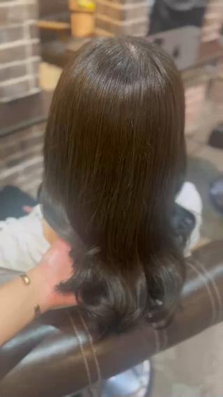 透明感のあるOlive୨୧

秋に向けてオリーブ、ワインレッド、（赤系）、ピンク系流行ってきてます
是非私に任せて見ませんか?
ご予約お待ちしております♡♡ 