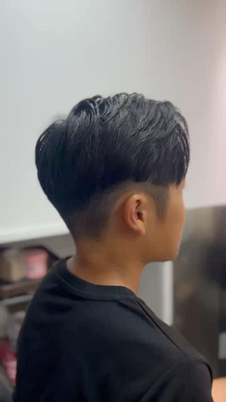 毎日前髪をあげられる方必見
刈り上げもスッキリしてスタイリングもしやすい刈り上げスタイル