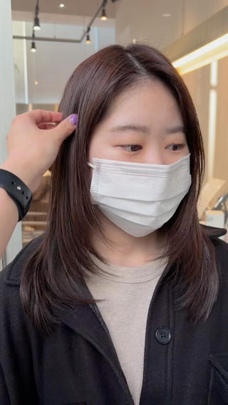 レイヤーカット
毛先をワンカールするだけで、動きのでるレイヤーカット️
ナチュラルなブラウンにレイヤーカットと、髪の内部を補修してくれるトリートメントで、柔らかい印象に
フォルム、質感、お家での再現性を考えて施術させて頂いております！
気になることや不安なことがあれば気軽にご相談ください＾＾ 