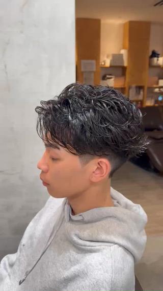 フェザーパーマ
#メンズカット#メンズパーマ#フェザーパーマ#ニュアンスパーマ#刈り上げセンターパート#春日井駅#勝川駅