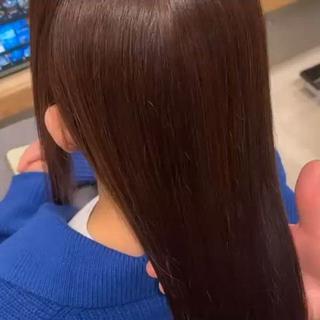 ブリーチなしでここまでのツヤ感
光に当たるとほんのり透けるブラウンが上品で、肌なじみも抜群です

 カラーモデル＆カットモデル募集中！
気になる方はぜひDMください 