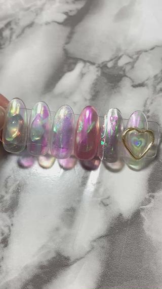 うるうるチャート
当店人気No.1メニューのうるうるネイル
左からノーマル、乱切り、ラメ、クリアカラー、ミラーのうるうるになっています
クリアカラーはお好きなカラーで出来ます
そして、ハートビームうるうる角度によってハートが大きくなったり小さくなったりします

うるうるネイル　¥6000
ハートビーム　1本¥500 