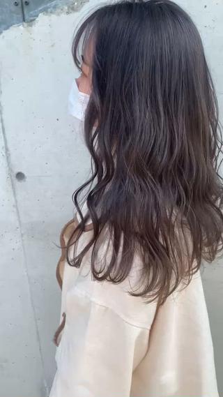 ロング NENE🌿ブリーチ 無しダブルカラーのヘアスタイル