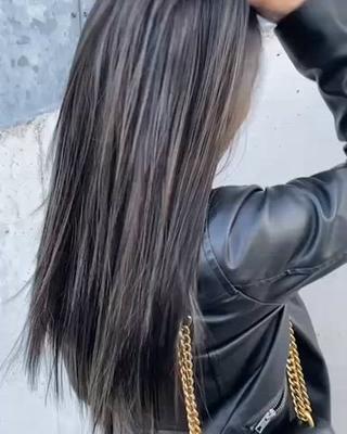 ロング NENE🌿ブリーチ 無しダブルカラーのヘアスタイル