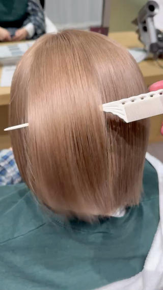 ukaアシスタント 志賀彩子のヘアスタイル