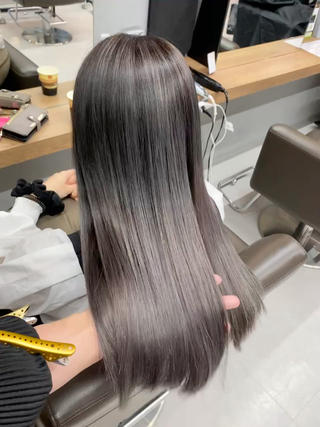 バレイヤージュ

髪の状態や履歴に合わせて、透明感・発色・色持ちすべてをバランス良くコントロール
ブリーチだからこそ出せるやわらかい色味と、デザイン性のあるカラーをご提案しています

巻いてもストレートでも映えるように、ベースから計算して調整しています。
赤み・黄ばみが気になる方、初めてのデザインカラーも大歓迎です！

#ブリーチカラー #透明感カラー #銀座カラー #銀座ブリーチ　#デザインカラー #ケアブリーチ #ホワイトベージュ #インナーカラー #バレイヤージュ #グレージュカラー #ブロンド　#ベージュ #ミルクティーベージュ　#インナーカラー　#イヤリングカラー 